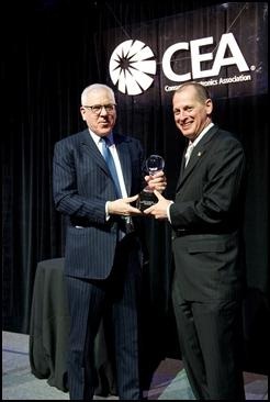 David Rubenstein, Managing Director of Carlyle Group, accepting honor from Gary Shapiro, President and CEO of CEA (photo CEA)